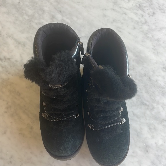 Ugg Kids Viki Boots - Picture 7 of 11